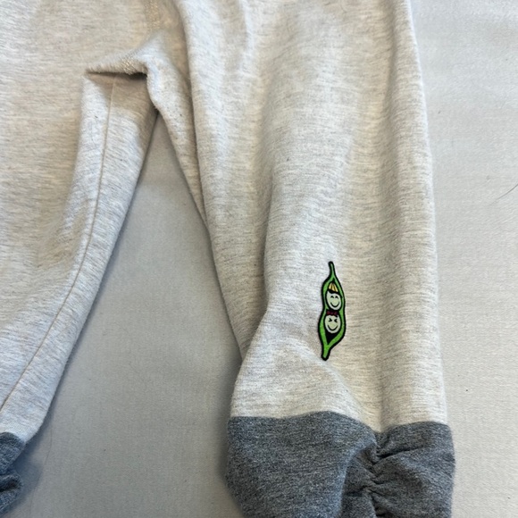 Peekaboo PK Beans - Gray Ruched Leggings with Textured Design - Picture 4 of 4